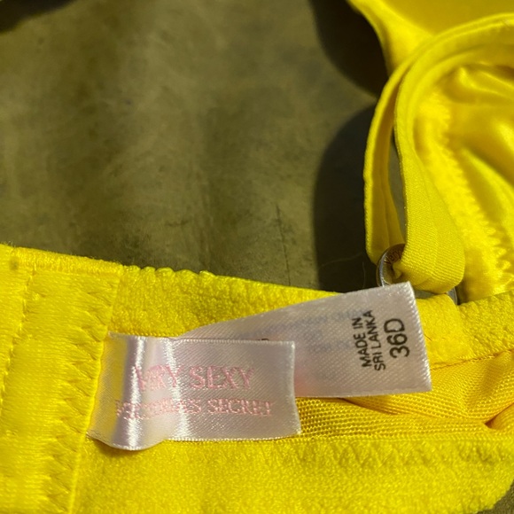 Victoria's Secrets Very Sexy Yellow Bra 36D - Picture 3 of 5